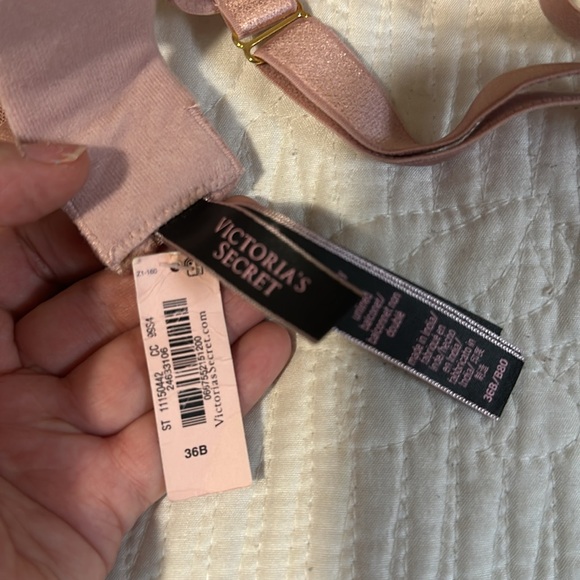 Victoria Secret Bra - Picture 2 of 2